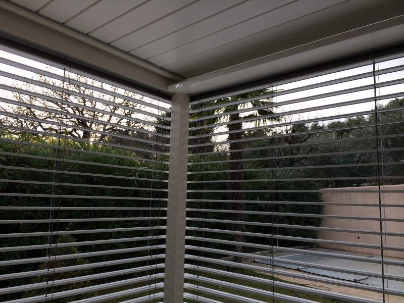 brise soleil orientable sur pergola bioclimatique solisystème par Cauchi Design Saint Cannat 13760